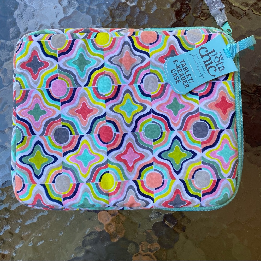 iota chic by C.R. Gibson Tablet E-reader Case in Intrigue Design NWT